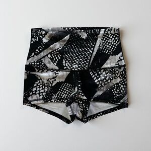 Lululemon black and white shorts